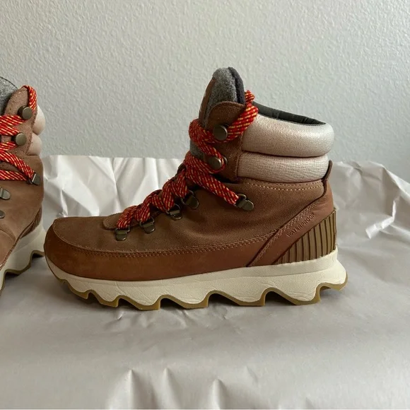 Sorel Tan Boots with bold Red, orange yellow Laces - Picture 7 of 15